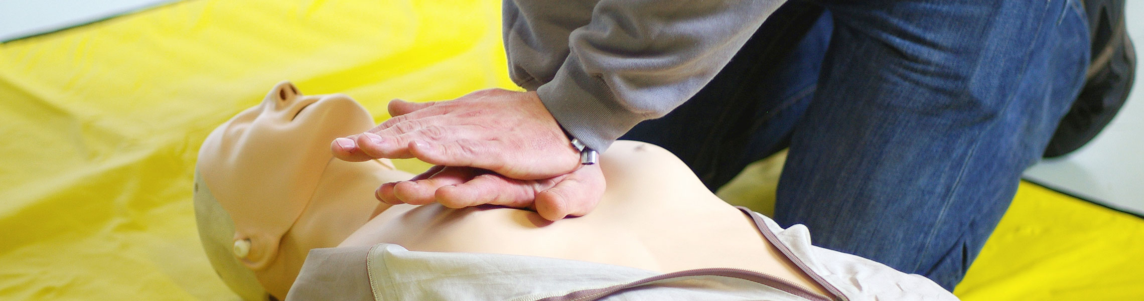 Erste Hilfe (BLS-AED-SRC) und Brandschutz 2 CZV-Kurs Erste Hilfe